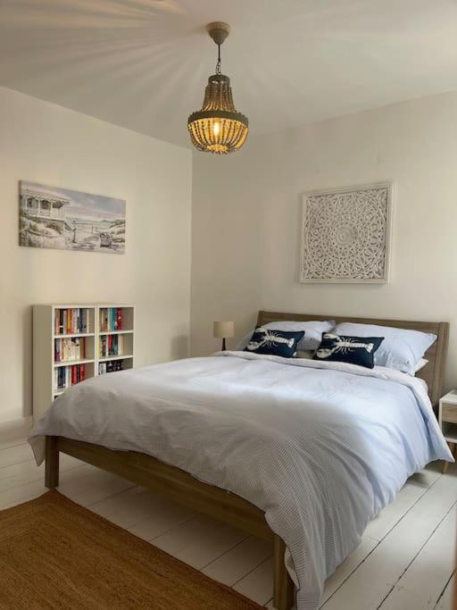 Top Deck - Fresh, Stylish Seaside Apartment Вентнор Екстериор снимка